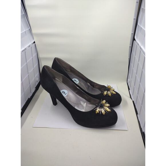Tahari Lina Black Suede Leather High Heel Almond Toe Platform Pumps Women's Sz 9 - Picture 1 of 9